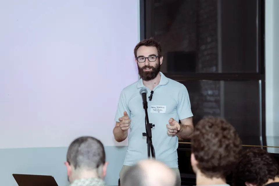 Maxime Petazzoni speaking at the infra.nyc systems meet-up
